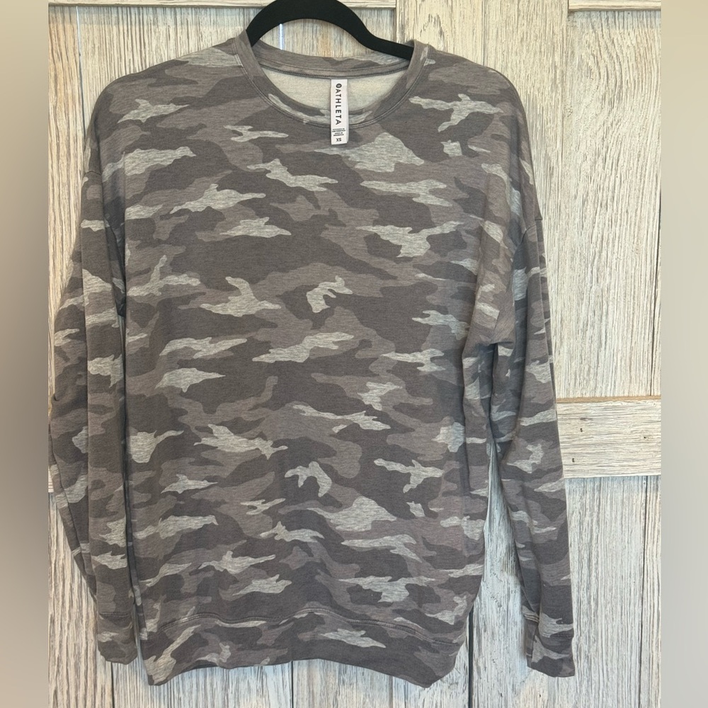 Athleta sweatshirt sz XS camouflage